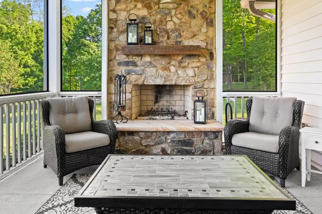 9043 Cross Plains Road White House TN 37188