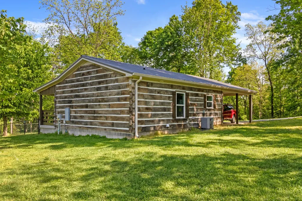 9043 Cross Plains Road White House TN 37188