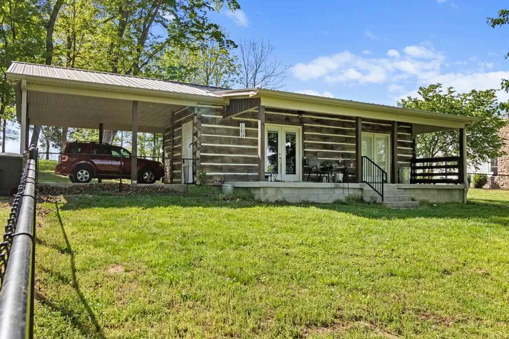 9043 Cross Plains Road White House TN 37188