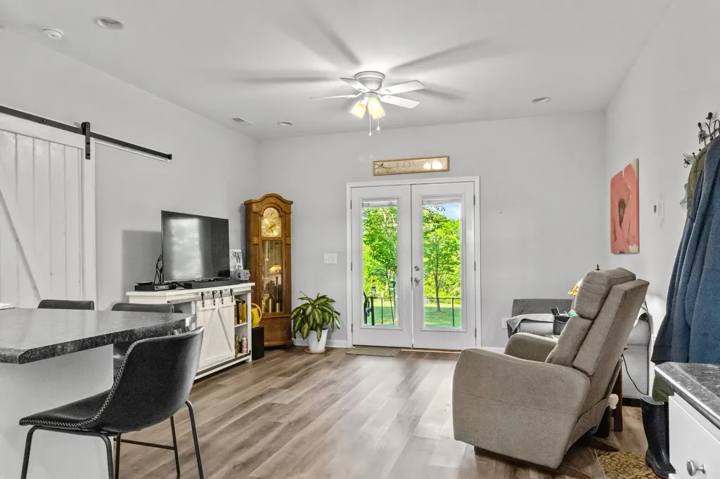 9043 Cross Plains Road White House TN 37188
