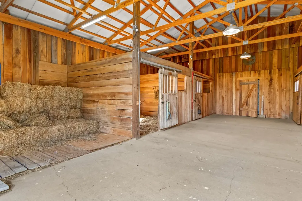 9043 Cross Plains Road White House TN 37188
