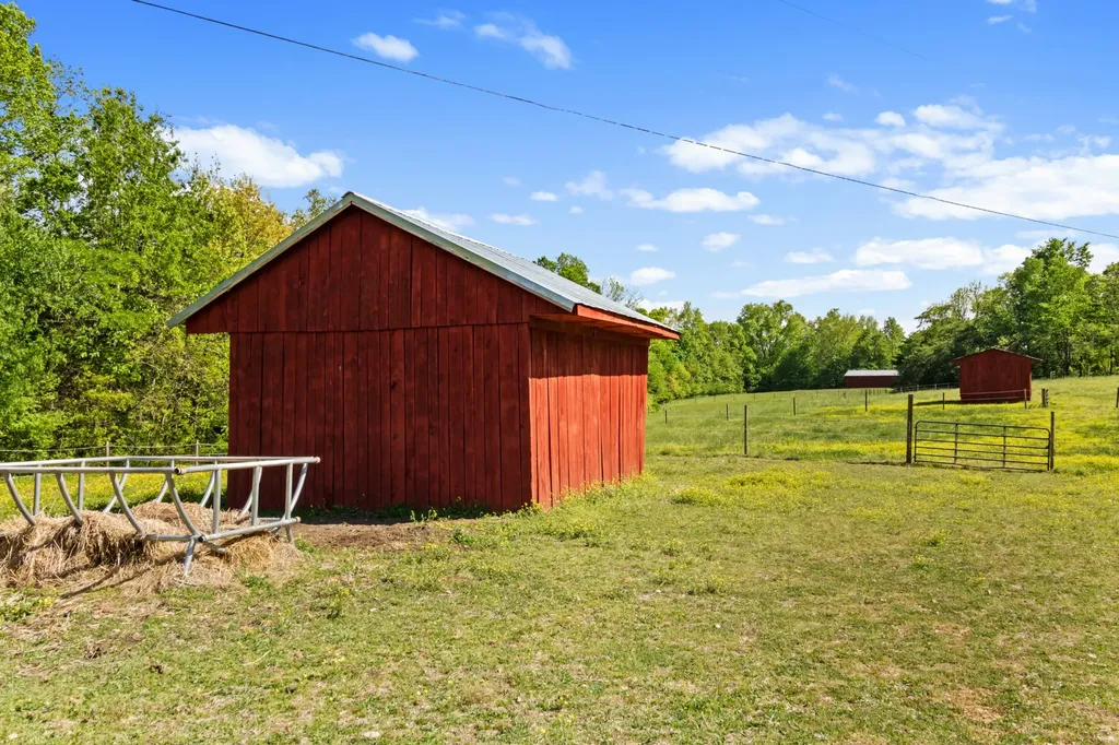9043 Cross Plains Road White House TN 37188
