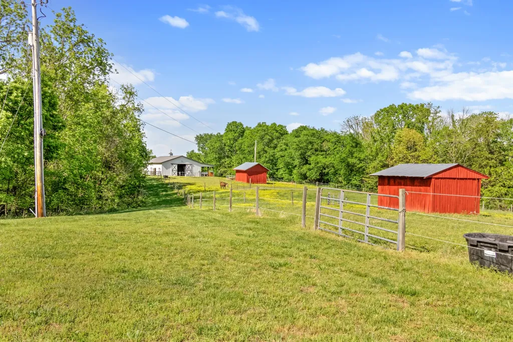 9043 Cross Plains Road White House TN 37188