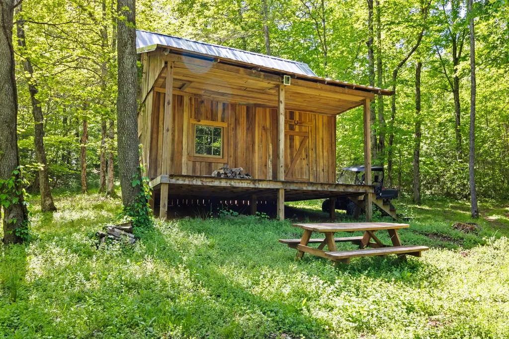 9043 Cross Plains Road White House TN 37188