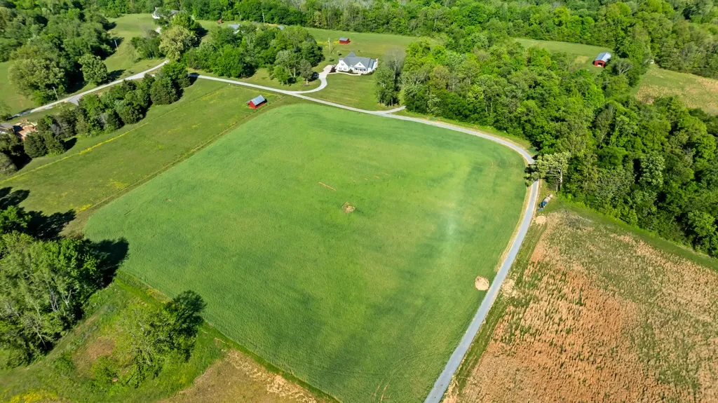 9043 Cross Plains Road White House TN 37188
