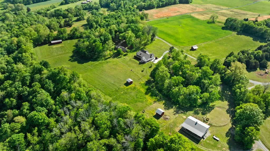9043 Cross Plains Road White House TN 37188