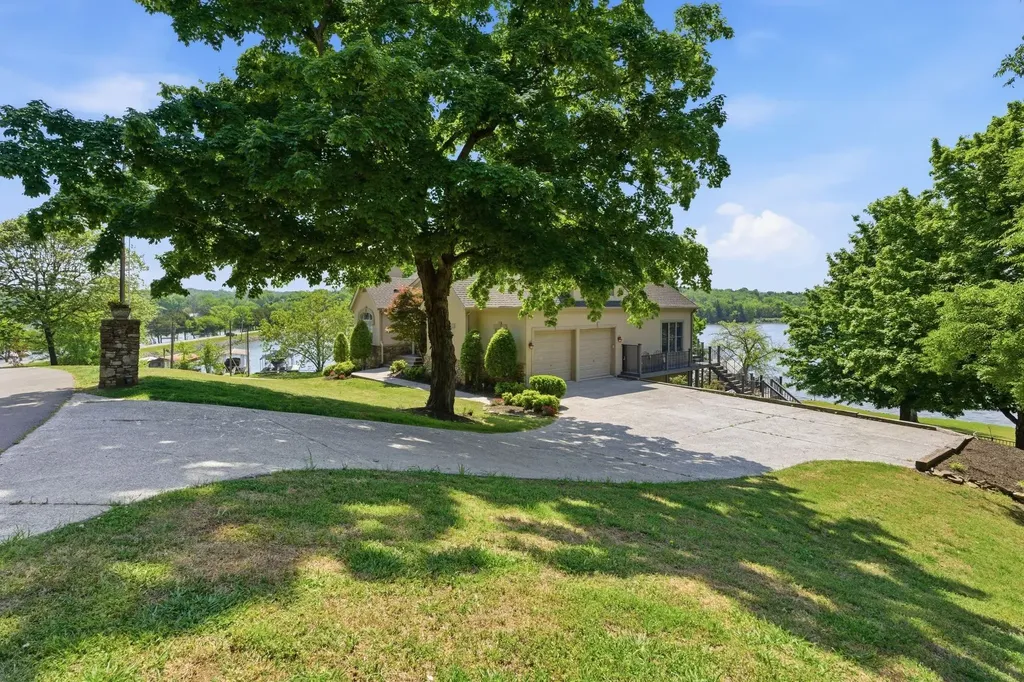 305 Harbor Drive Old Hickory TN 37138