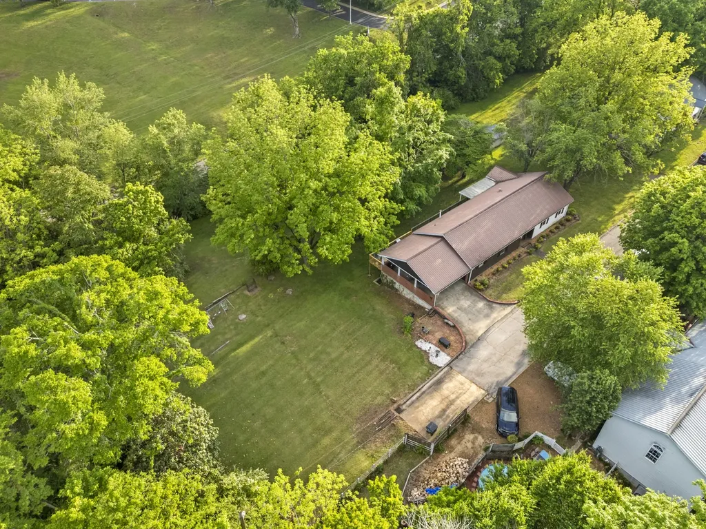 134 Murphree Avenue Centerville TN 37033