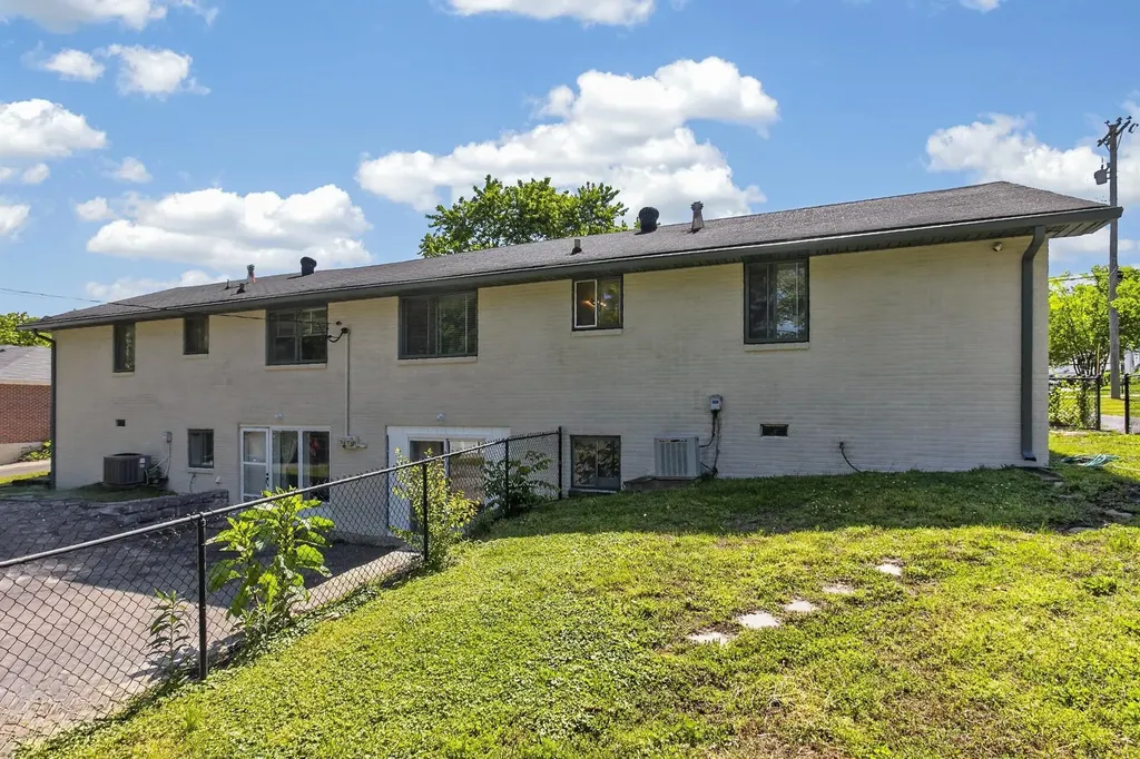218 Cumberland Circle Nashville TN 37214