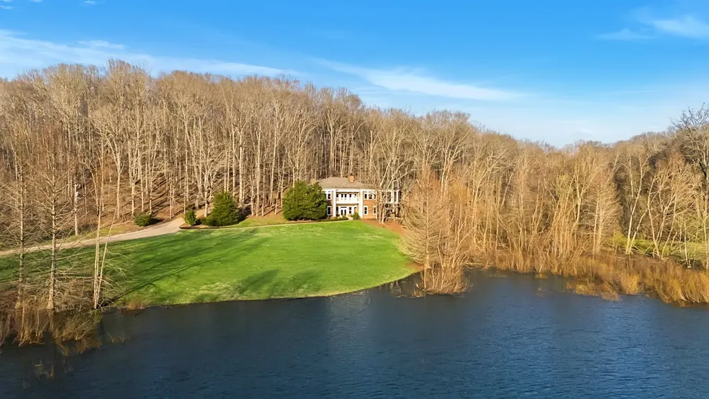 683 Johnson Branch Road Williamsport TN 38487