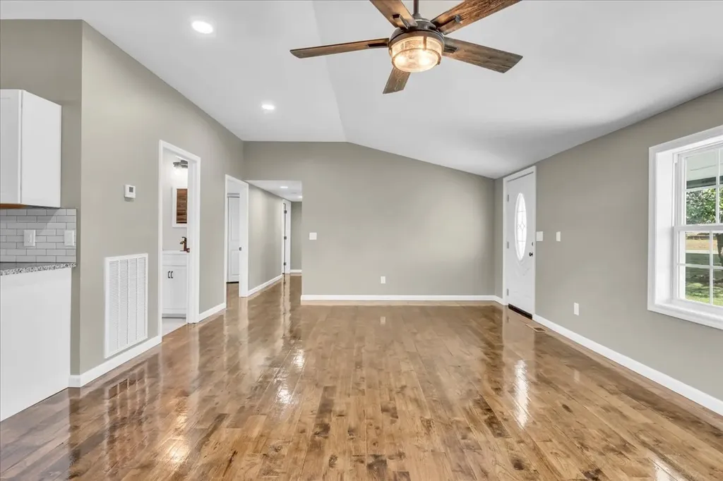 1391 S 20th Avenue Gruetli Laager TN 37339