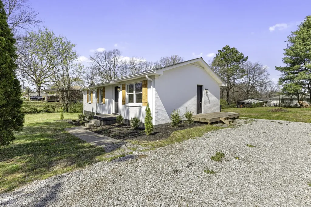 123 Hogin Road Dickson TN 37055