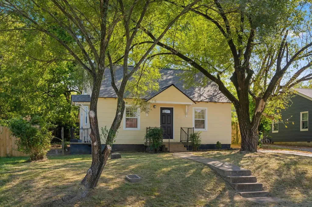 1114 Woodard Street Clarksville TN 37040