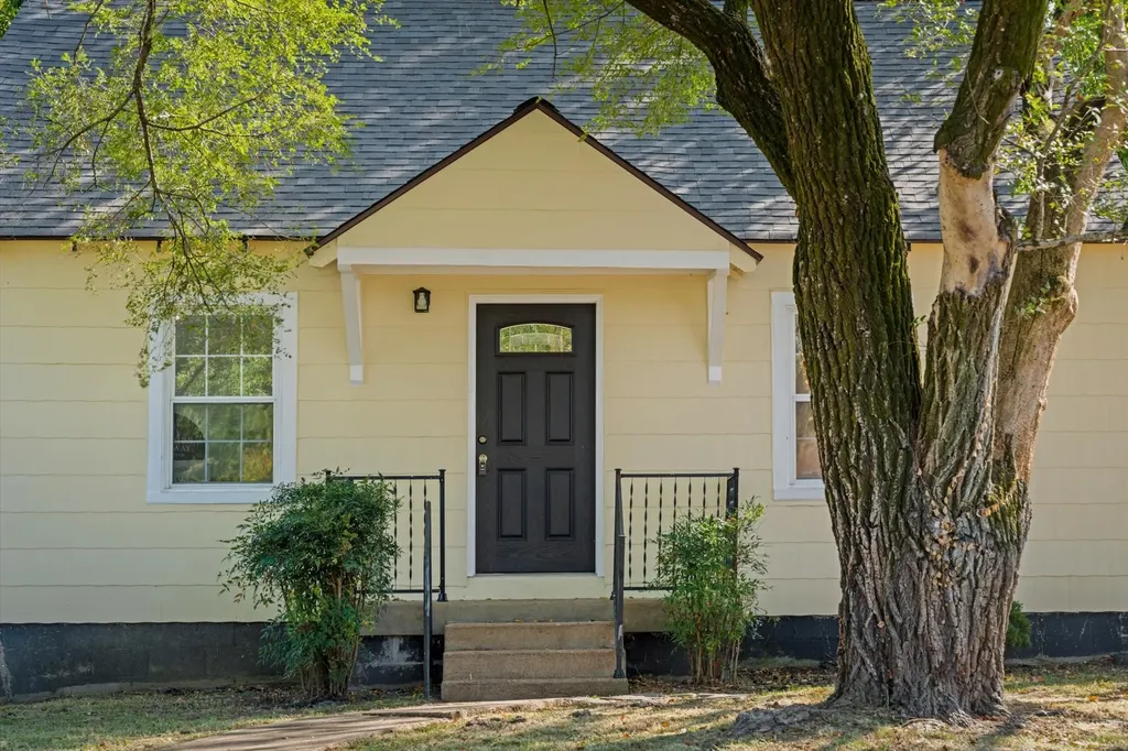 1114 Woodard Street Clarksville TN 37040