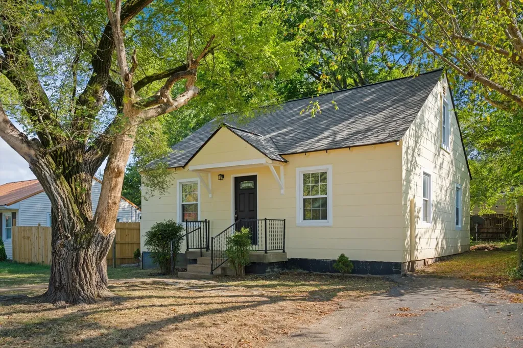 1114 Woodard Street Clarksville TN 37040