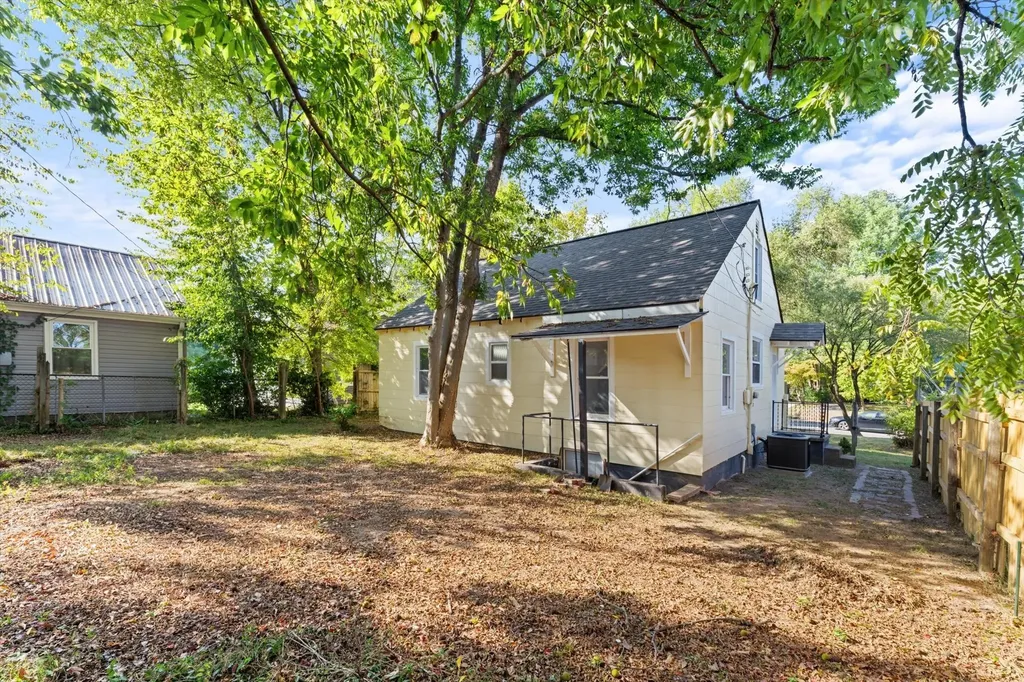 1114 Woodard Street Clarksville TN 37040
