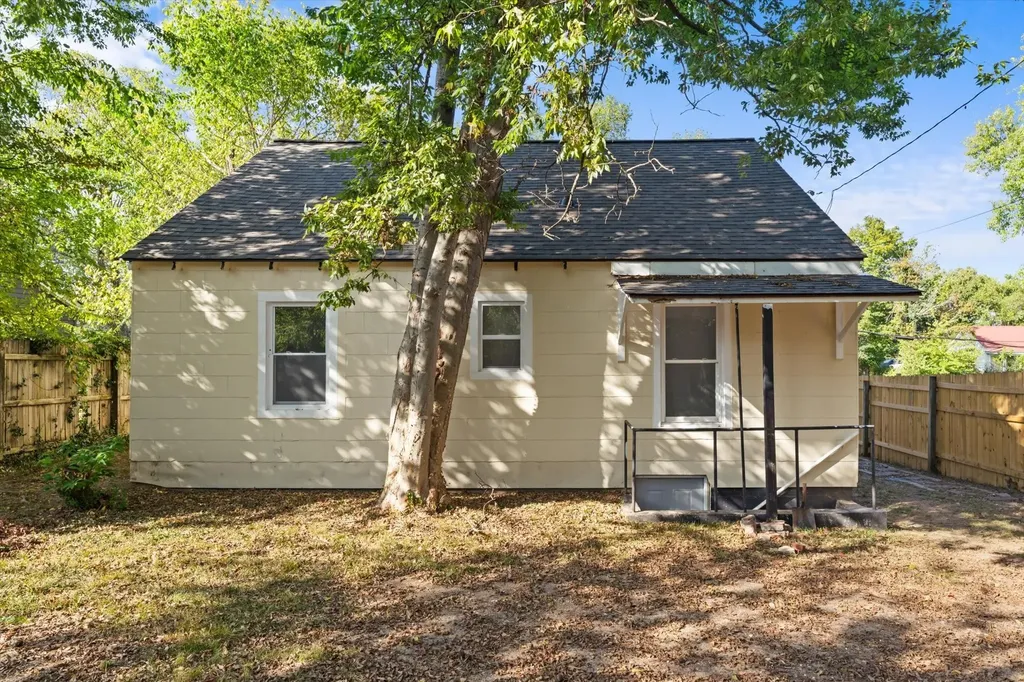 1114 Woodard Street Clarksville TN 37040
