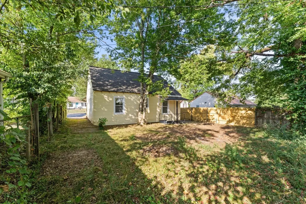 1114 Woodard Street Clarksville TN 37040