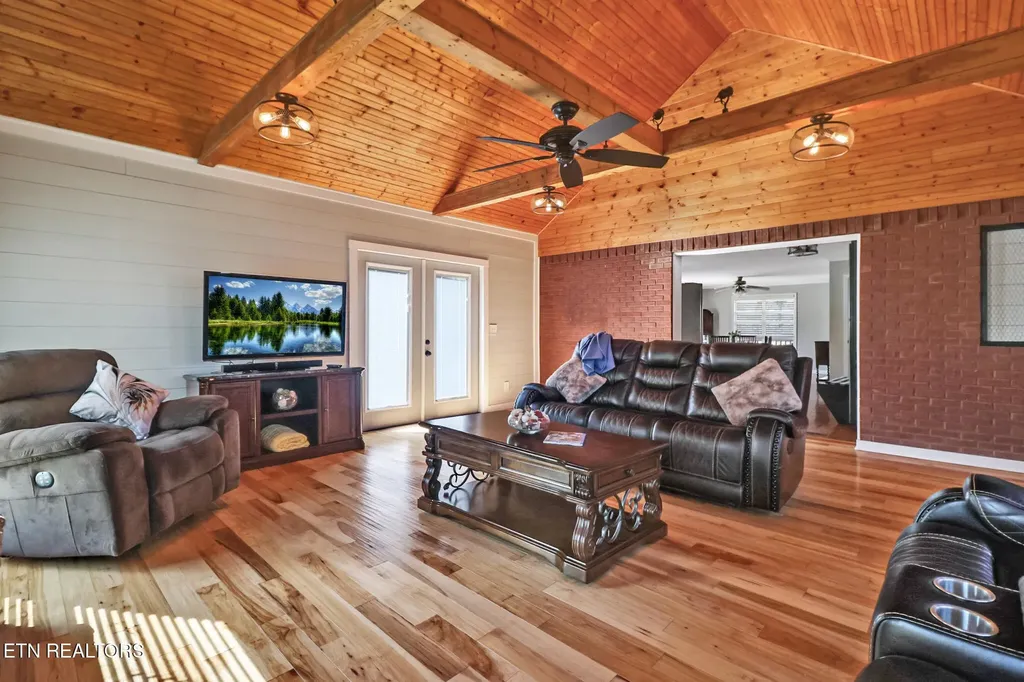 254 Sherwood Forest Road Livingston TN 38570
