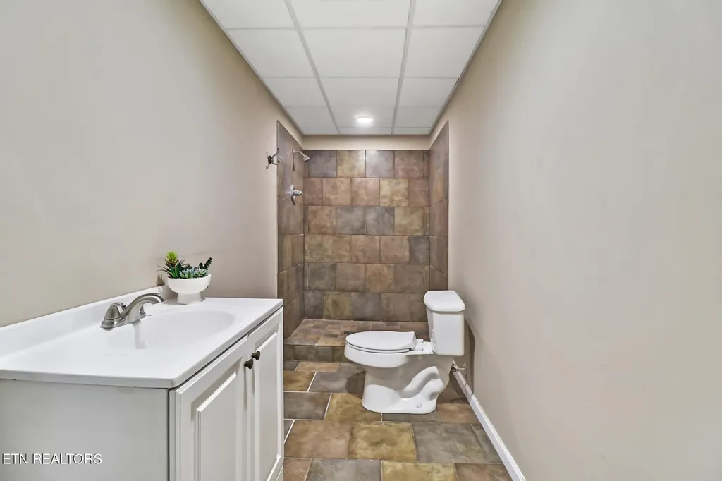 254 Sherwood Forest Road Livingston TN 38570