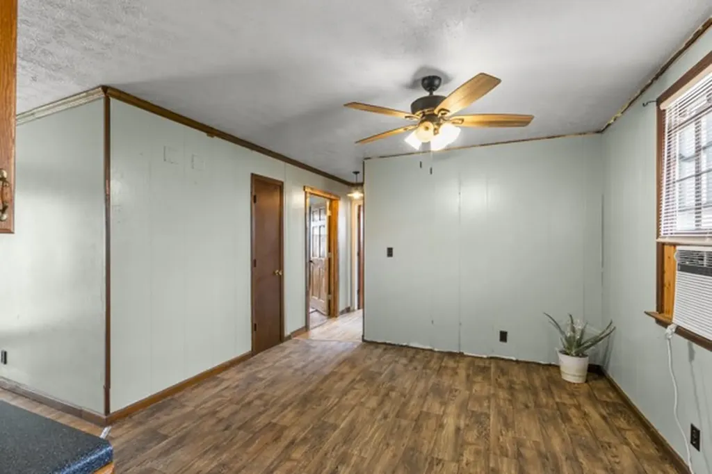10160 W Oak Drive Bon Aqua TN 37025