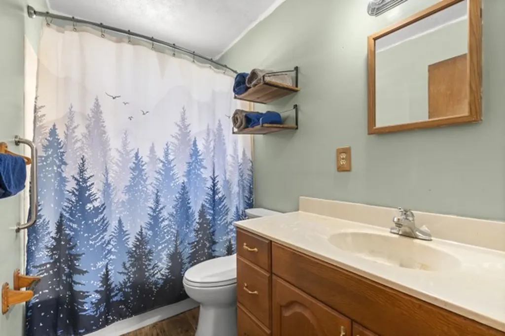 10160 W Oak Drive Bon Aqua TN 37025