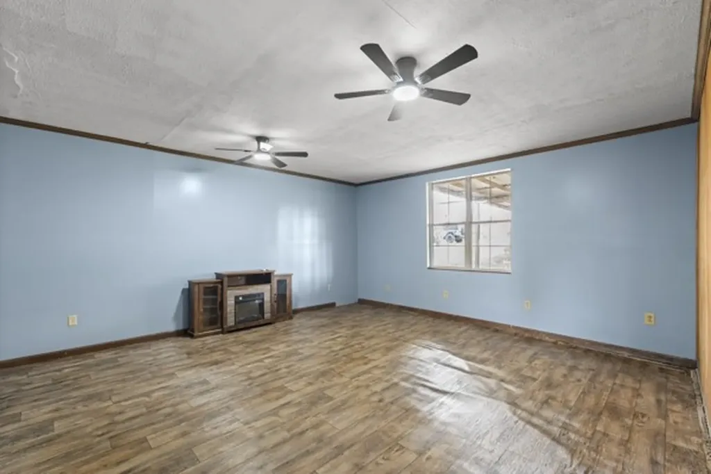 10160 W Oak Drive Bon Aqua TN 37025
