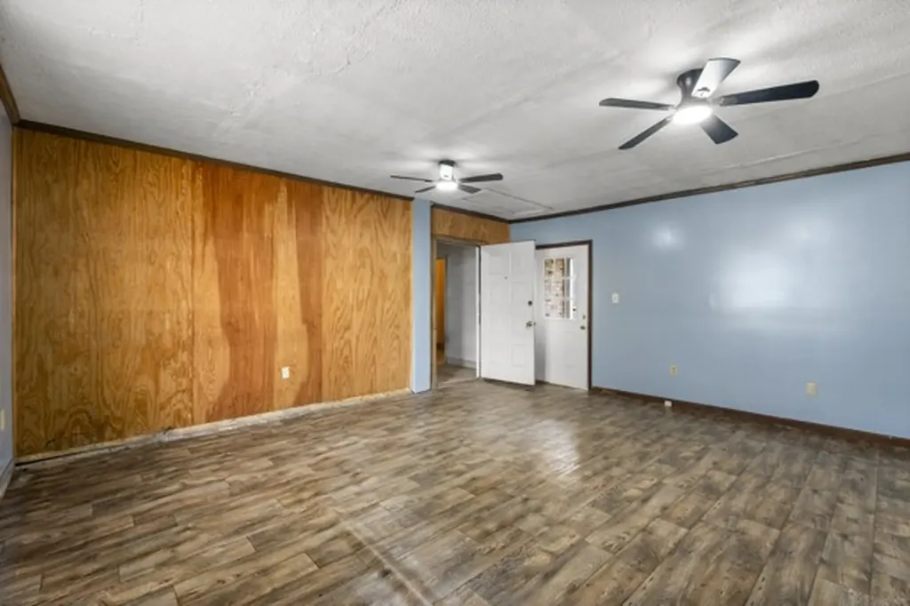 10160 W Oak Drive Bon Aqua TN 37025