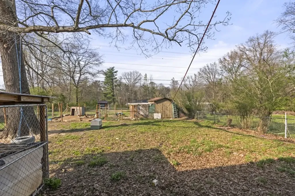 10160 W Oak Drive Bon Aqua TN 37025