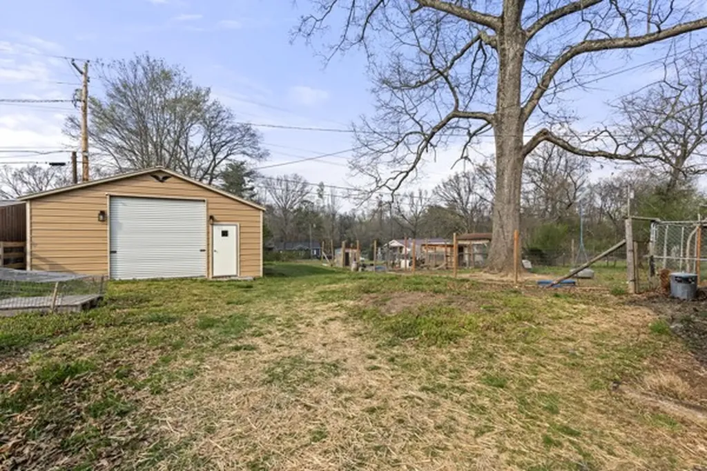10160 W Oak Drive Bon Aqua TN 37025