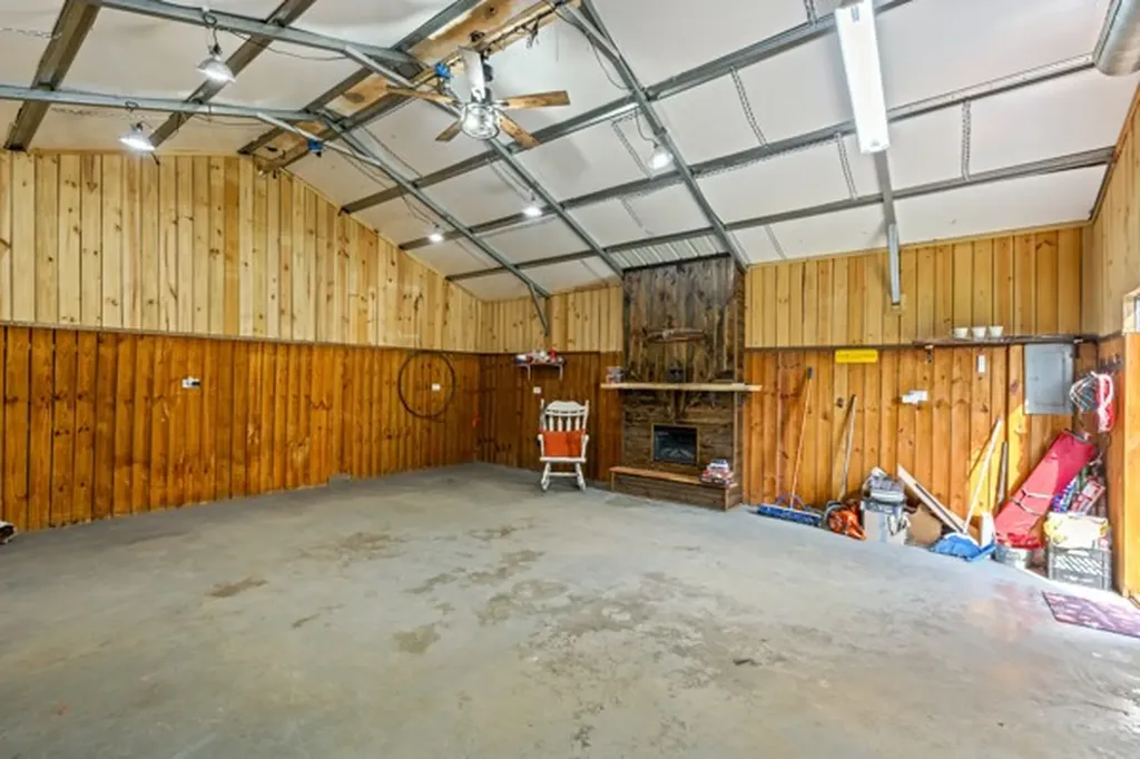 10160 W Oak Drive Bon Aqua TN 37025