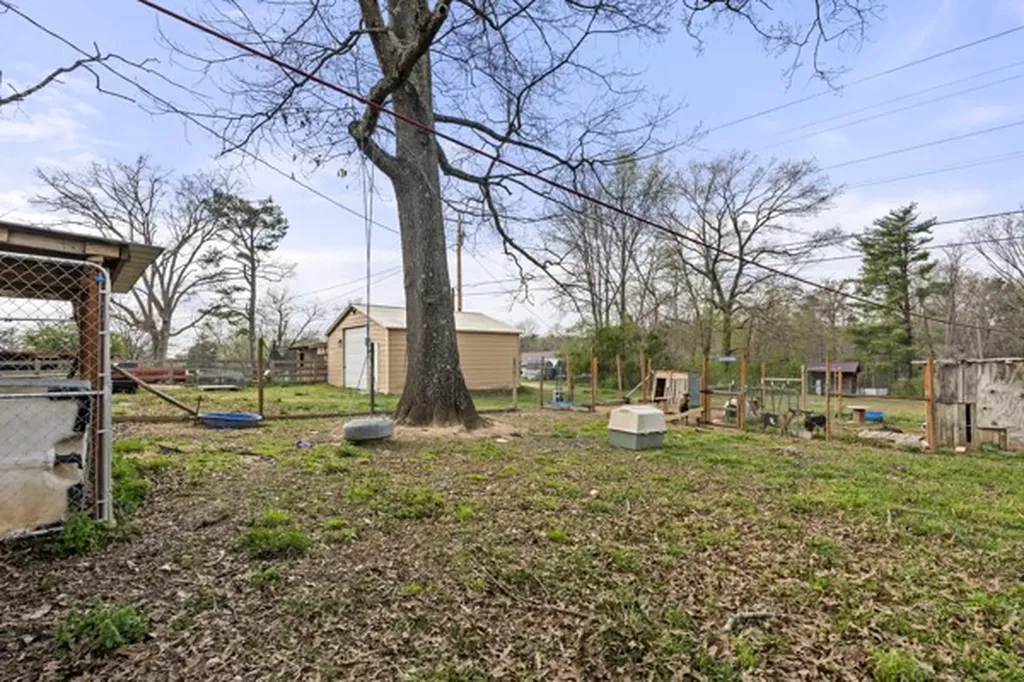 10160 W Oak Drive Bon Aqua TN 37025