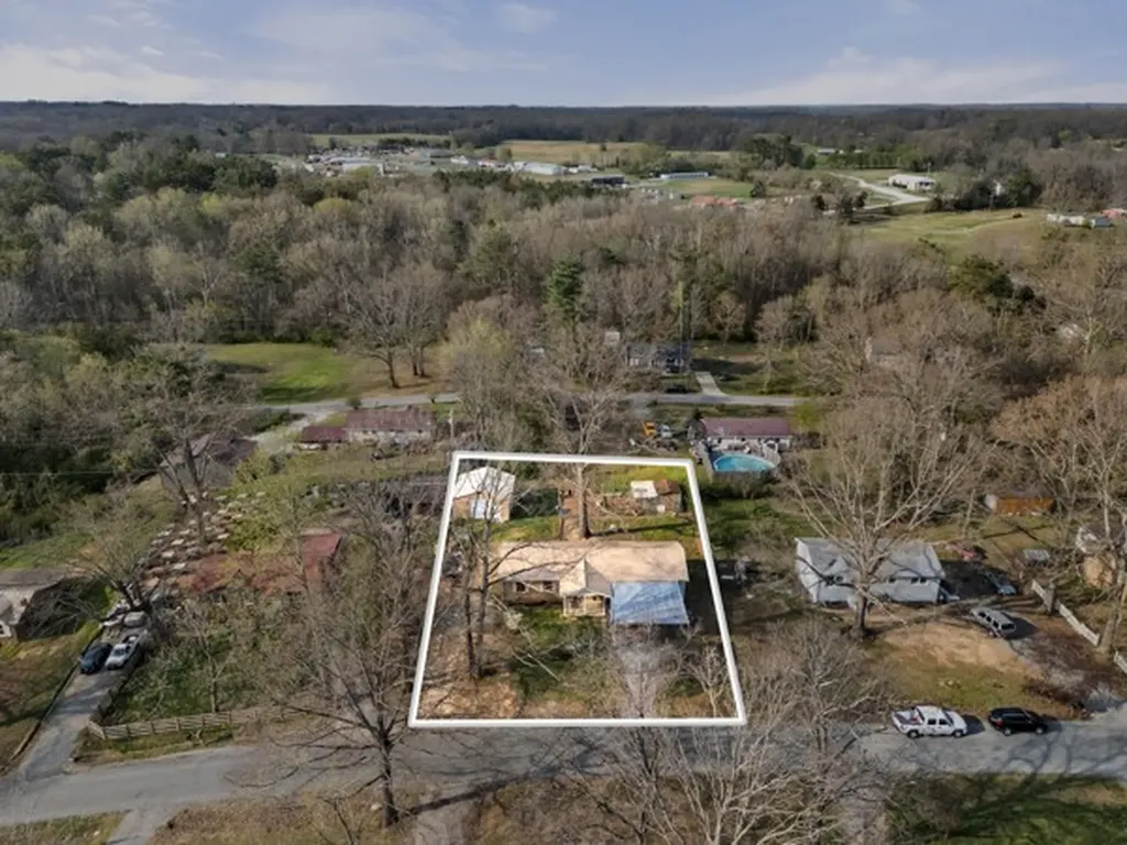 10160 W Oak Drive Bon Aqua TN 37025