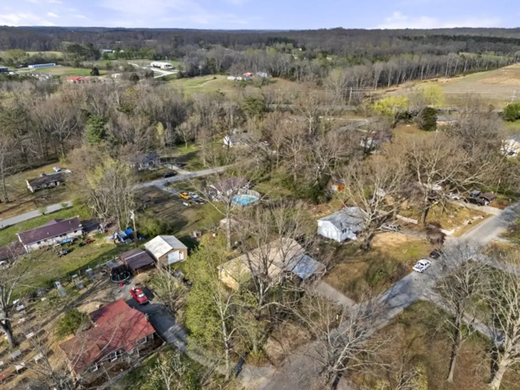 10160 W Oak Drive Bon Aqua TN 37025