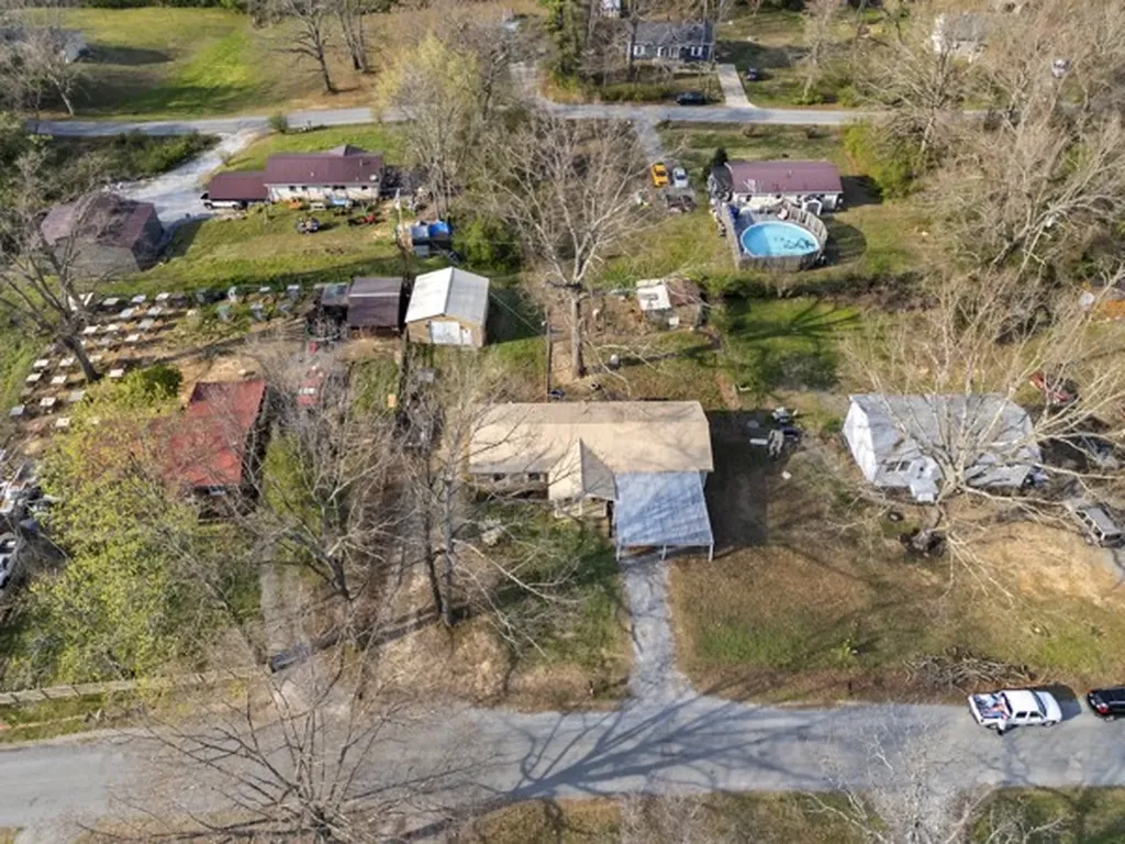 10160 W Oak Drive Bon Aqua TN 37025