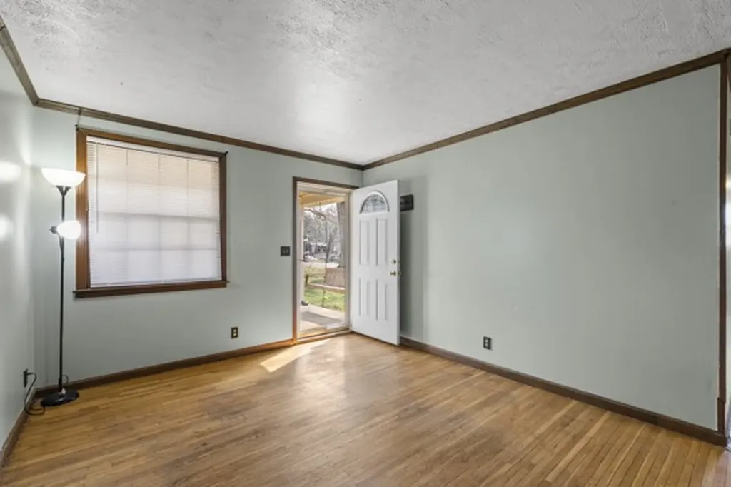 10160 W Oak Drive Bon Aqua TN 37025