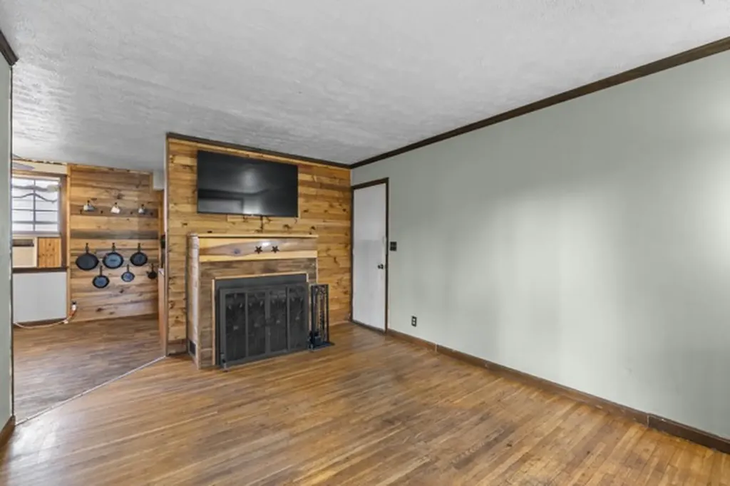 10160 W Oak Drive Bon Aqua TN 37025