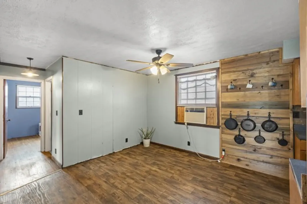 10160 W Oak Drive Bon Aqua TN 37025