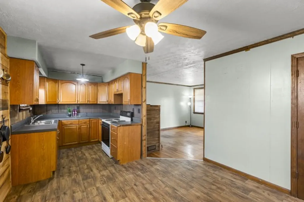 10160 W Oak Drive Bon Aqua TN 37025