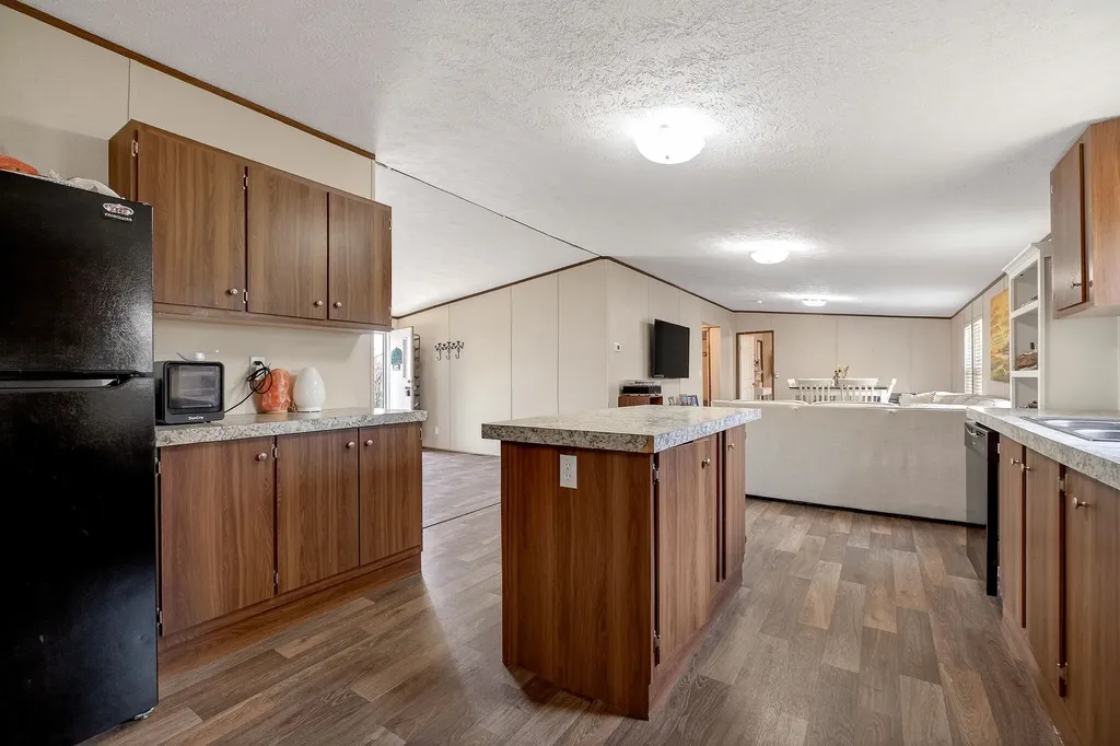 550 Center Point Acres, N Walling TN 38587