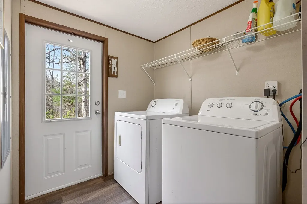 550 Center Point Acres, N Walling TN 38587