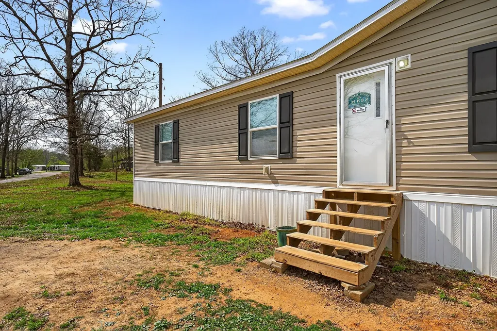 550 Center Point Acres, N Walling TN 38587