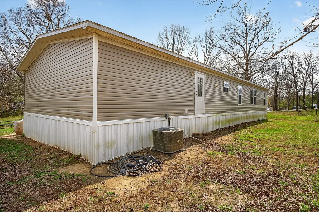 550 Center Point Acres, N Walling TN 38587