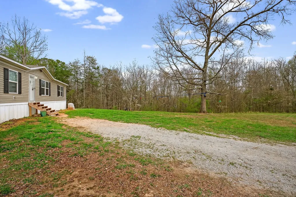 550 Center Point Acres, N Walling TN 38587