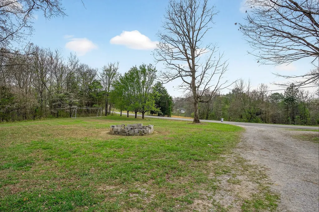 550 Center Point Acres, N Walling TN 38587