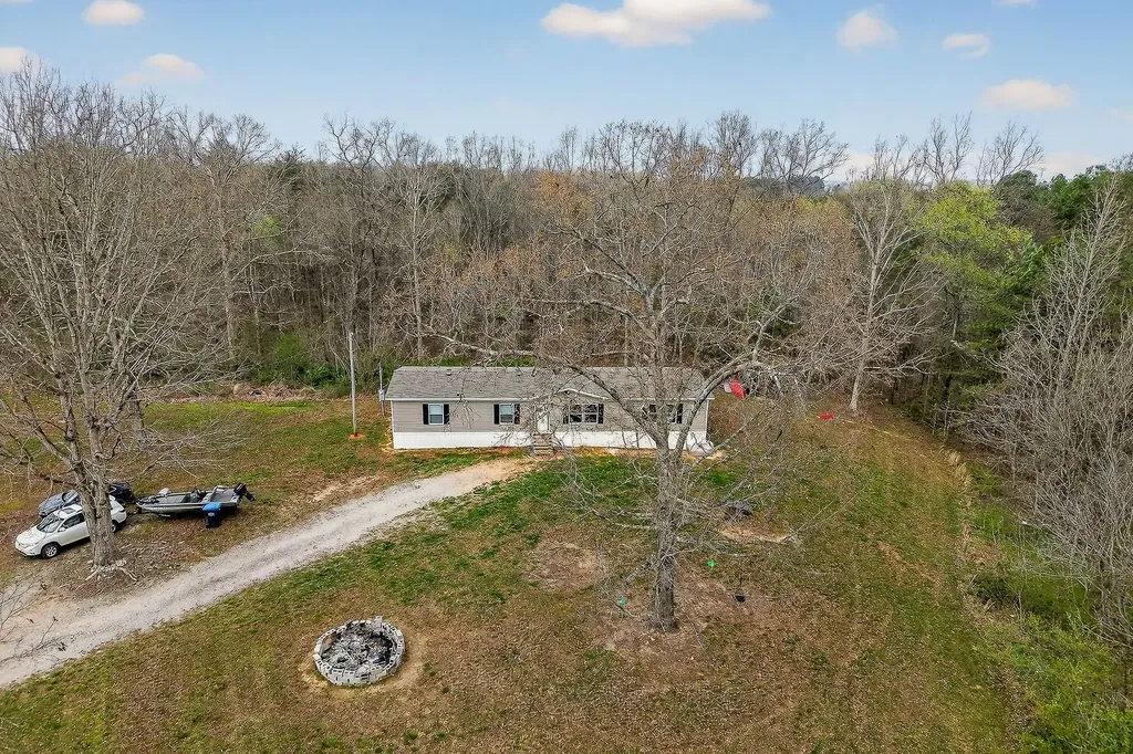 550 Center Point Acres, N Walling TN 38587