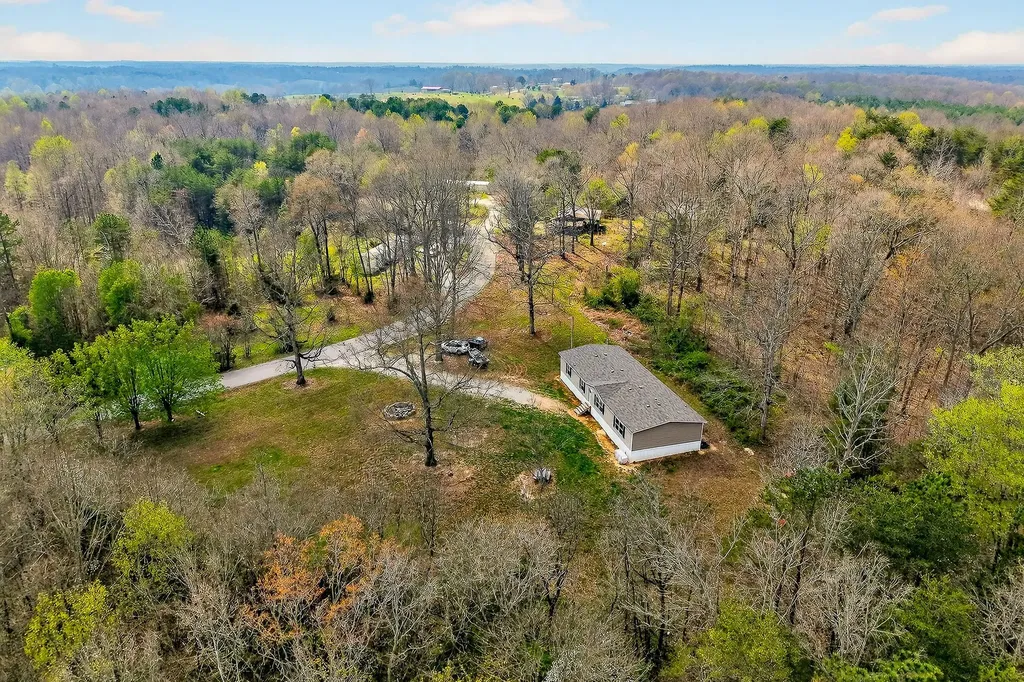 550 Center Point Acres, N Walling TN 38587