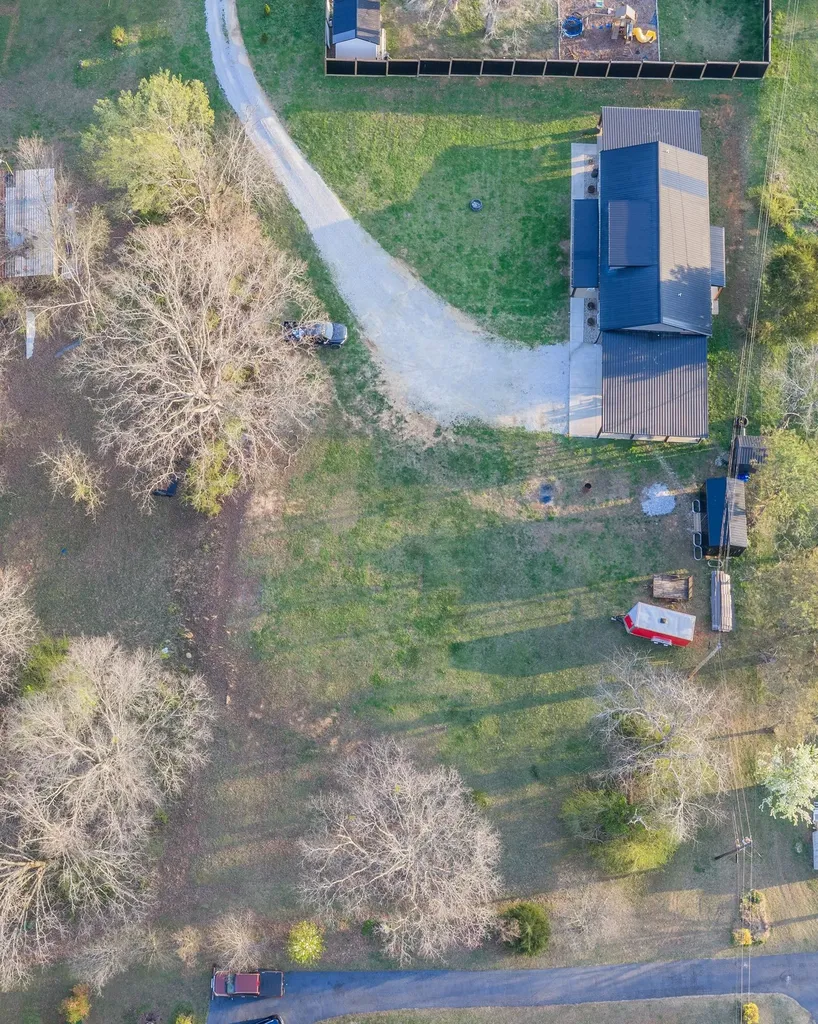 1413 Johnson Street Burns TN 37029