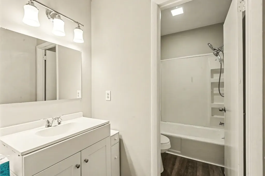 4958 Edmondson Pike Nashville TN 37211