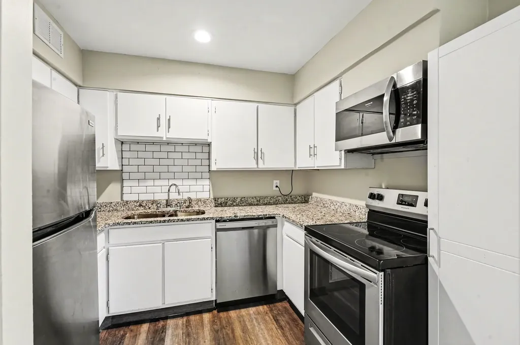 4958 Edmondson Pike Nashville TN 37211